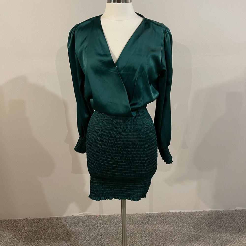 Stunning green satin dress! Great for the holidays, never worn.  Large